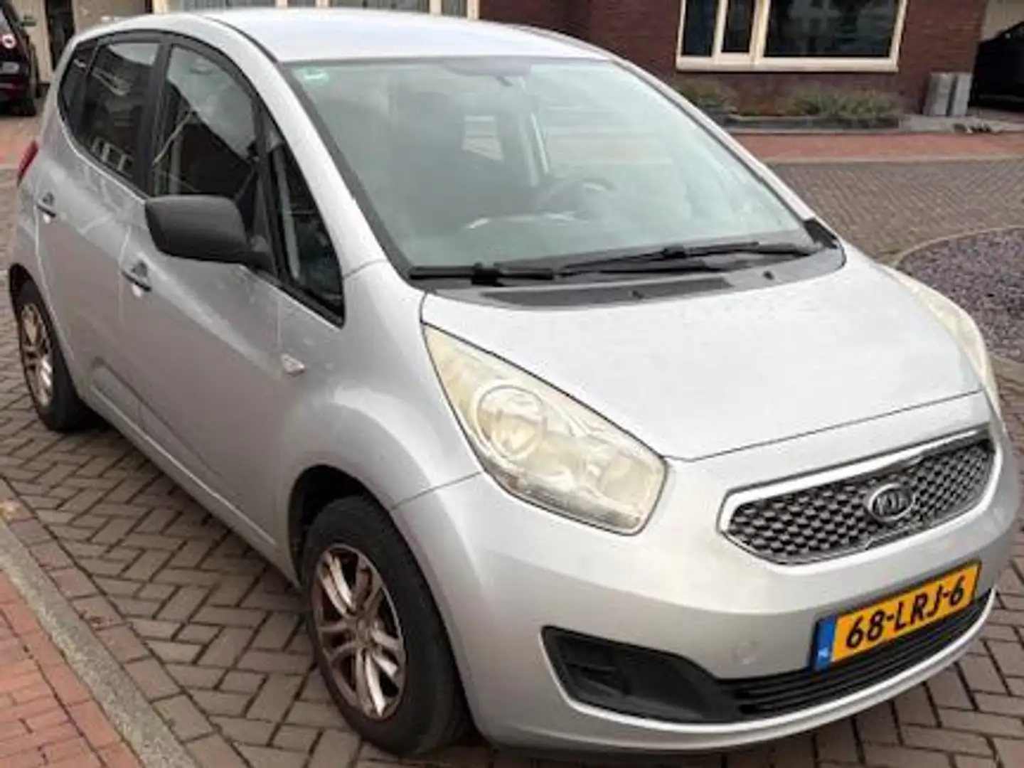 Kia Venga Venga 1.4 CVVT X-tra Zilver - 1