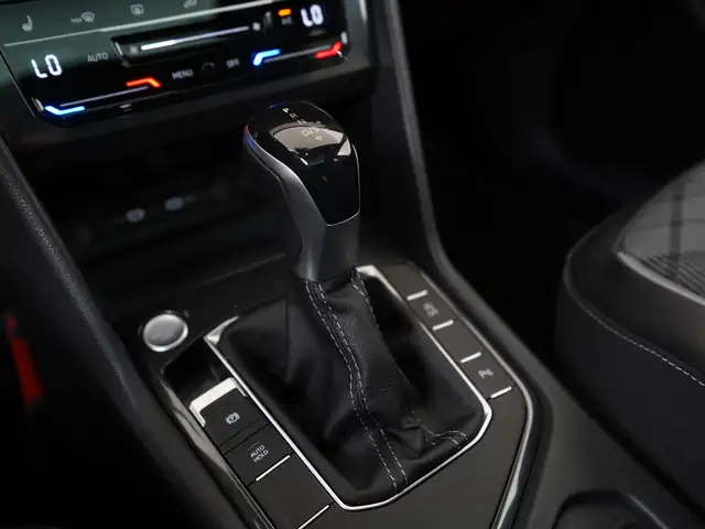 Volkswagen Tiguan Allspace view 11