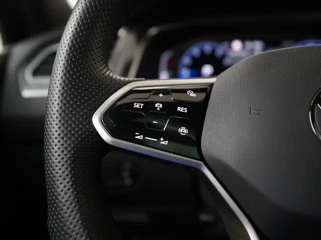 Volkswagen Tiguan Allspace view 8