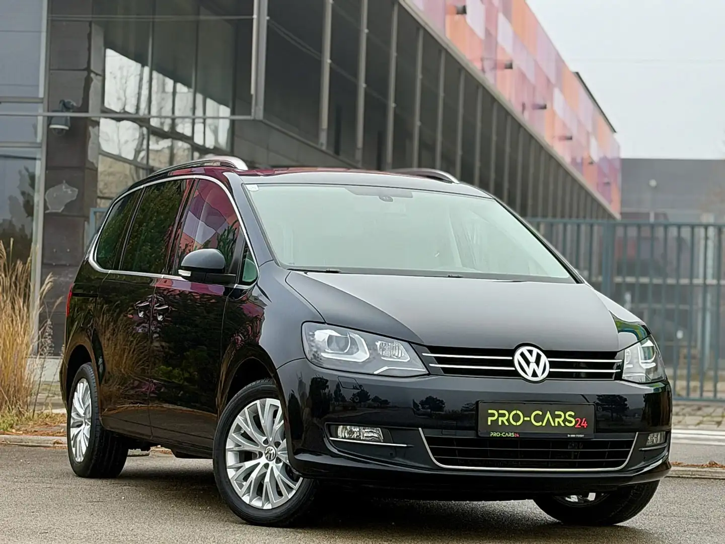Volkswagen Sharan // HIGHLINE // DSG // STANDHEIZUNG Noir - 1