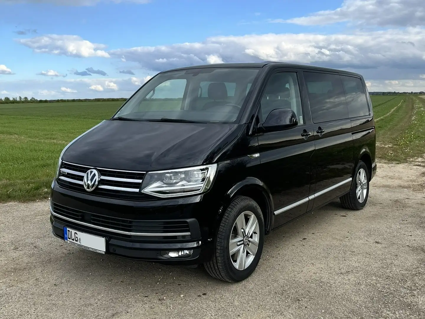 Volkswagen T6 Multivan Multivan DSG Kurz 4MOTION Highline Negro - 1