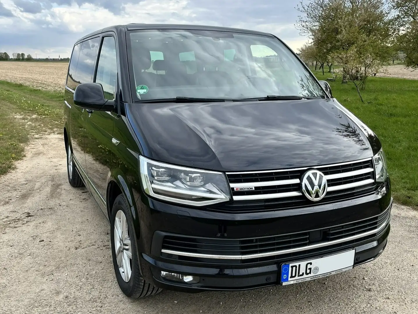 Volkswagen T6 Multivan Multivan DSG Kurz 4MOTION Highline Negro - 2