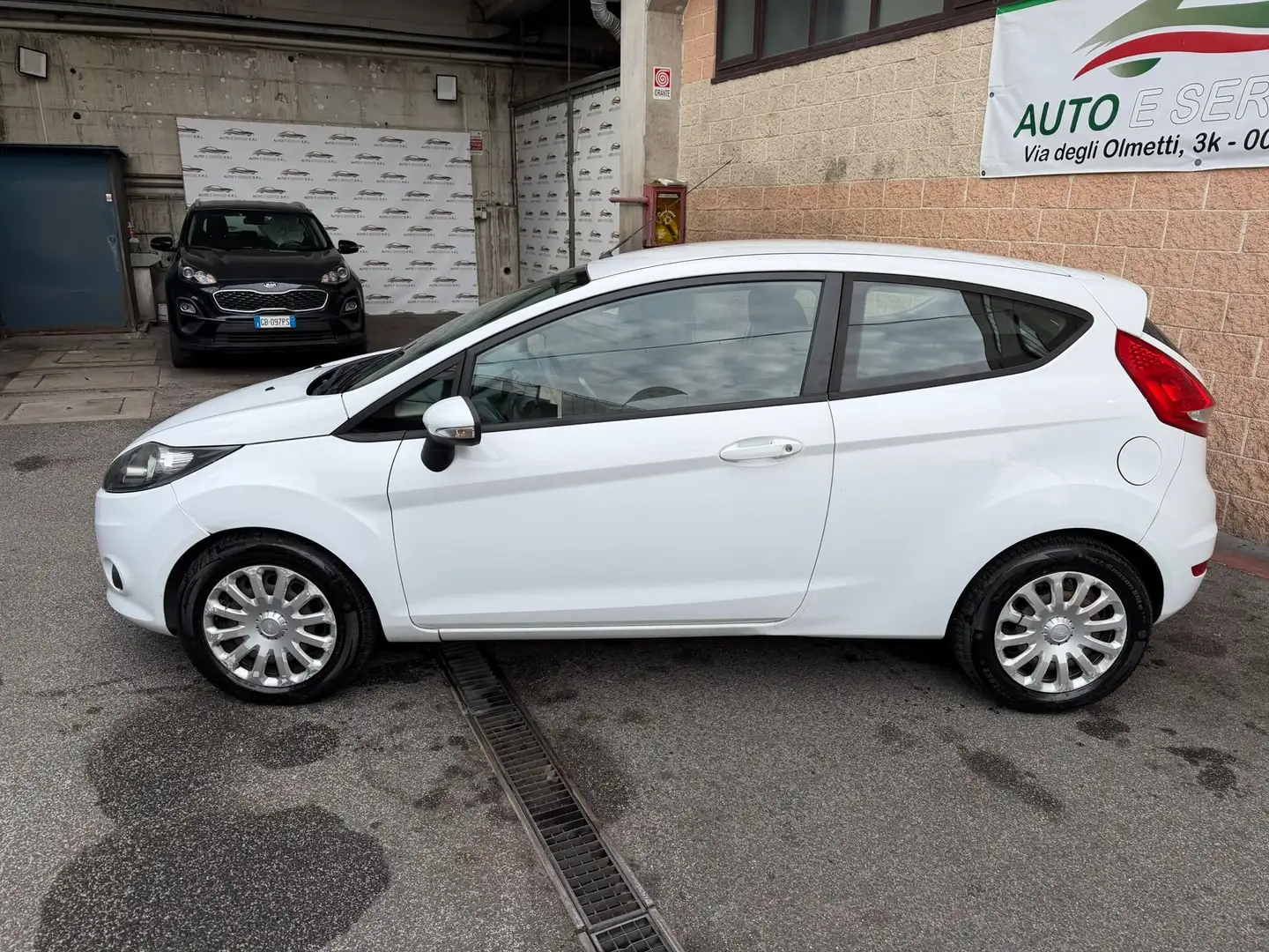 Ford Fiesta Fiesta VI 1.2 16v Titanium Neopatentato bijela - 2