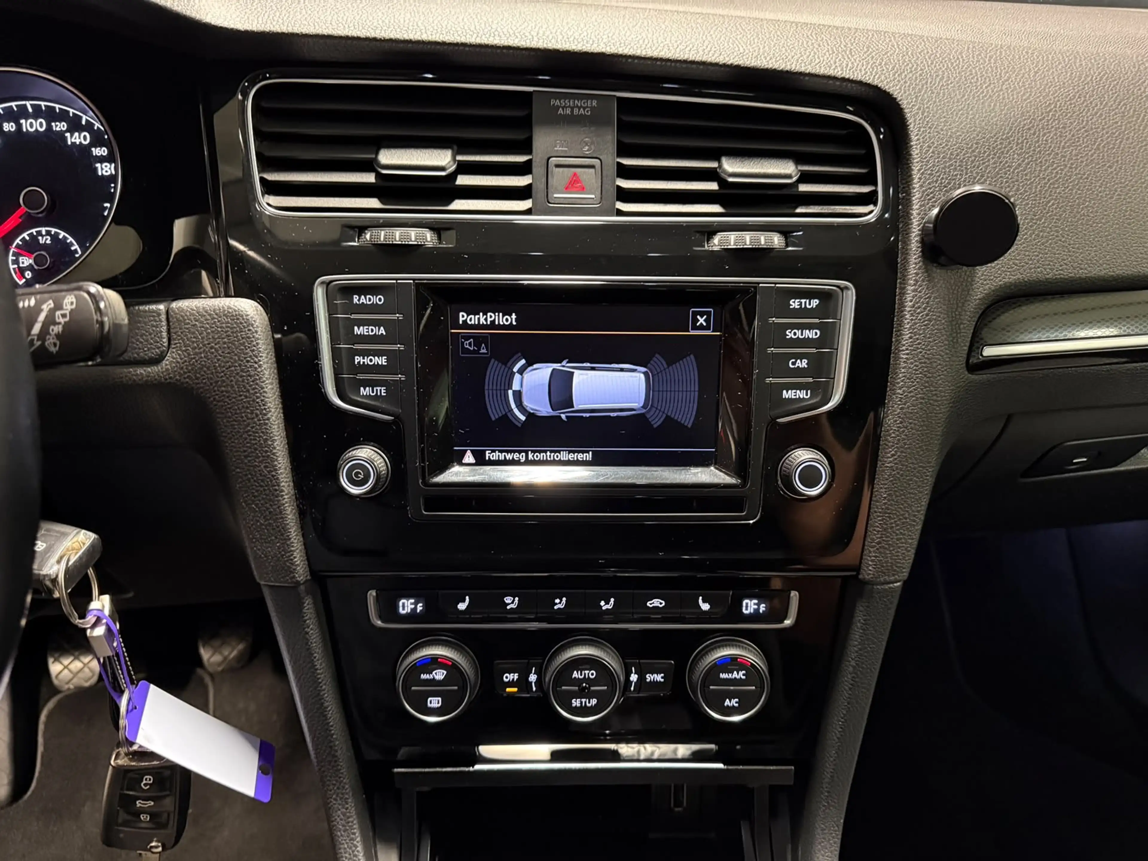 Volkswagen Golf Variant Golf Variant 1,6 TDI SKY *Panorama*Xenon*Tempomat*Sitzheizung — photo 13