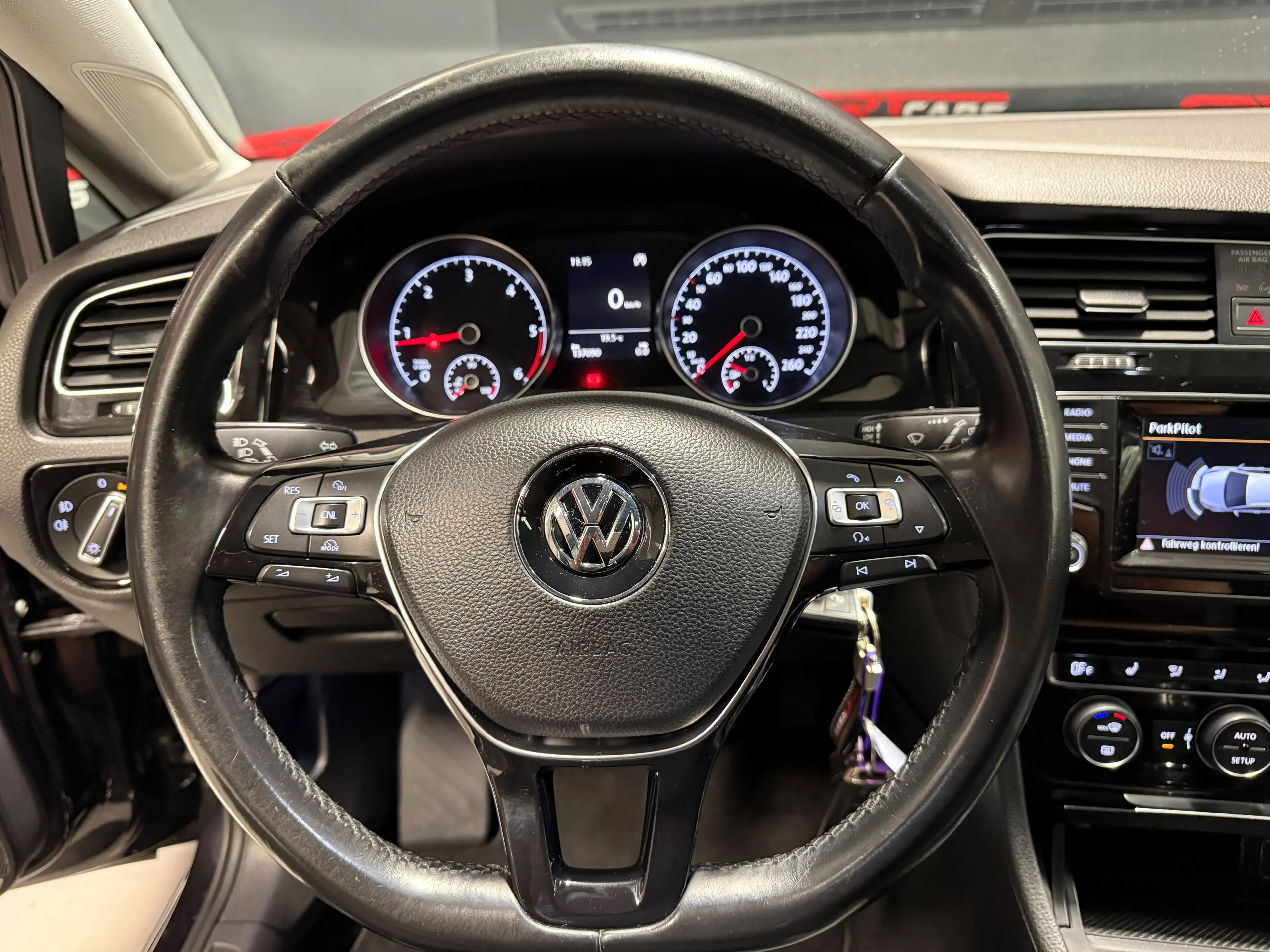 Volkswagen Golf Variant Golf Variant 1,6 TDI SKY *Panorama*Xenon*Tempomat*Sitzheizung — photo 9