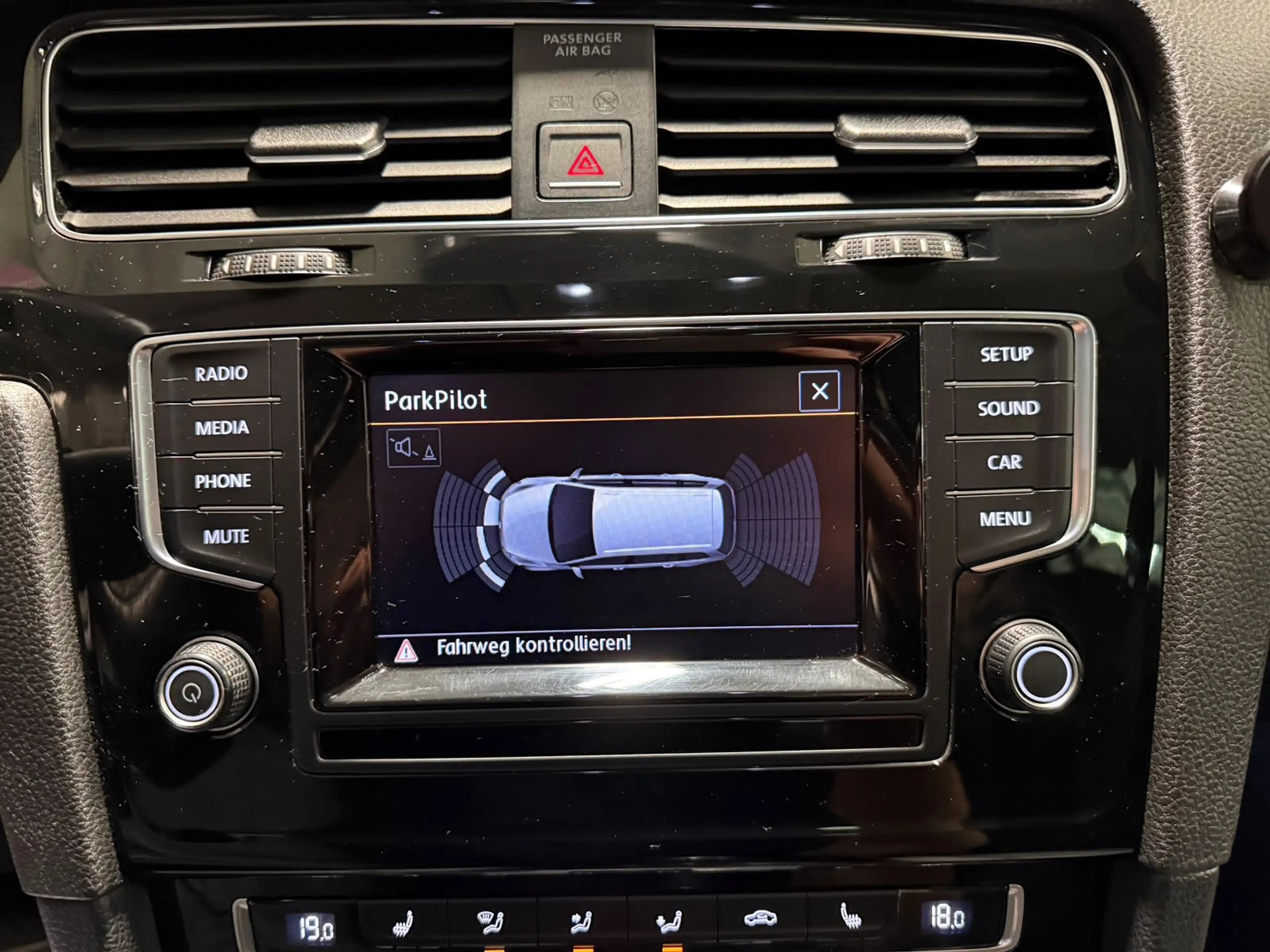 Volkswagen Golf Variant Golf Variant 1,6 TDI SKY *Panorama*Xenon*Tempomat*Sitzheizung — photo 15