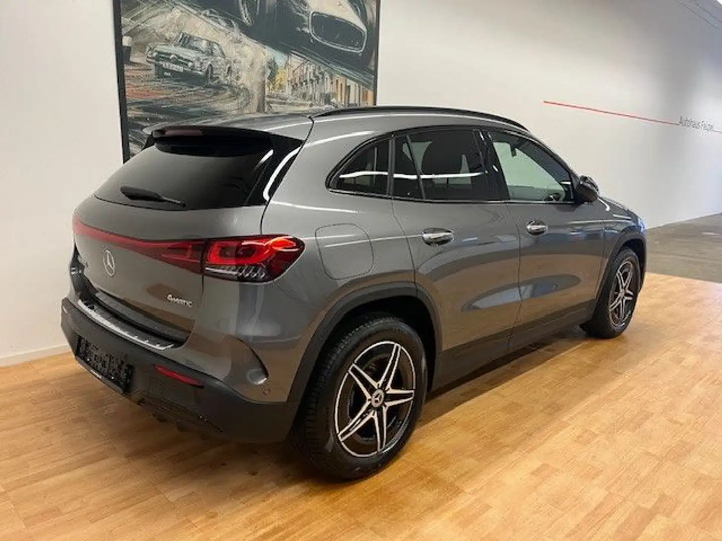 Mercedes-Benz EQA 300 4Matic AMG-Line Soundsystem Grau - 2