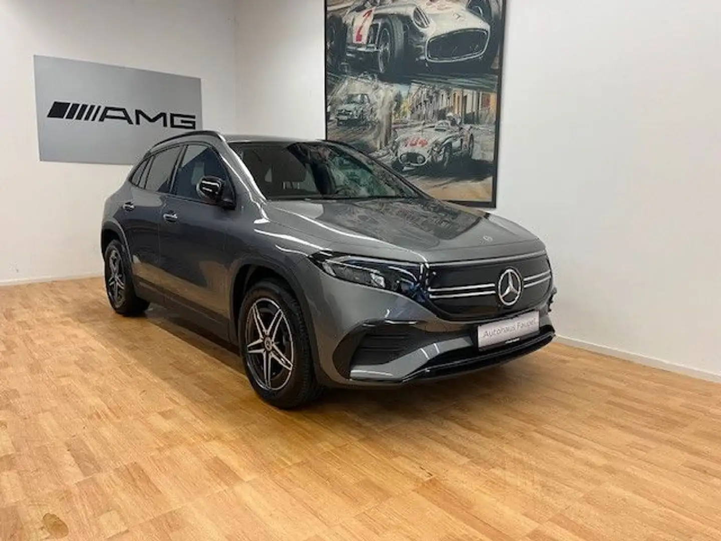 Mercedes-Benz EQA 300 4Matic AMG-Line Soundsystem Grau - 1