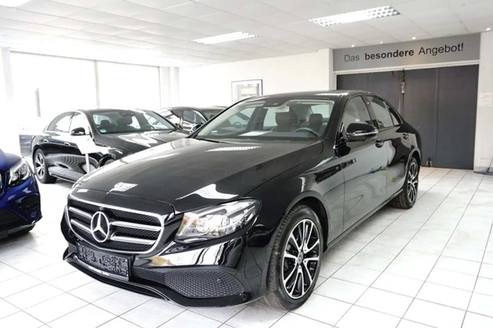 Mercedes-Benz E 250 Avantgarde Night MULTIBEAM 28tkm Kamera SH Schwarz - 2