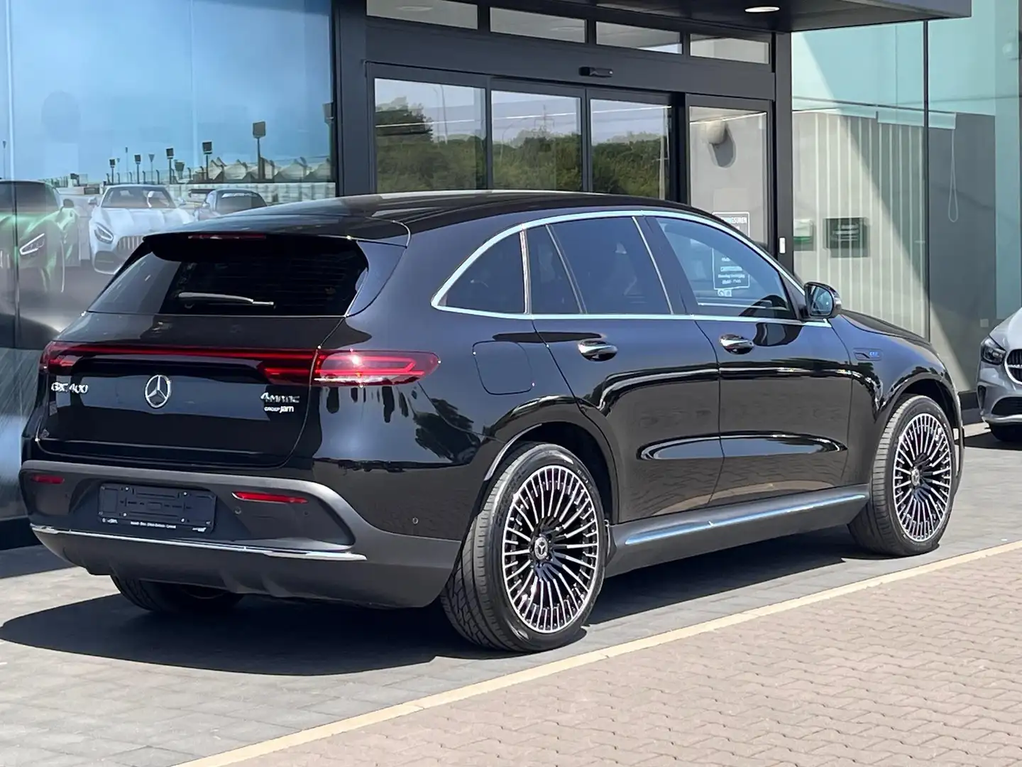 Mercedes-Benz EQC 400 4MATIC AMG Line 80 kWh Schwarz - 2