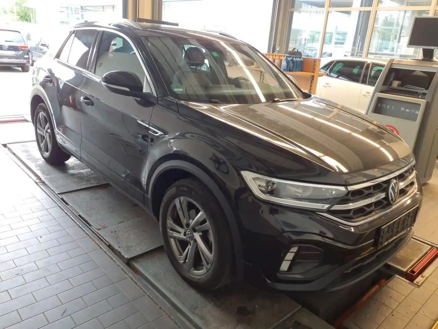 Volkswagen T-Roc 1.5 TSI R-Line*DSG*V-COCKPIT*LED*NAVI* Zwart - 2
