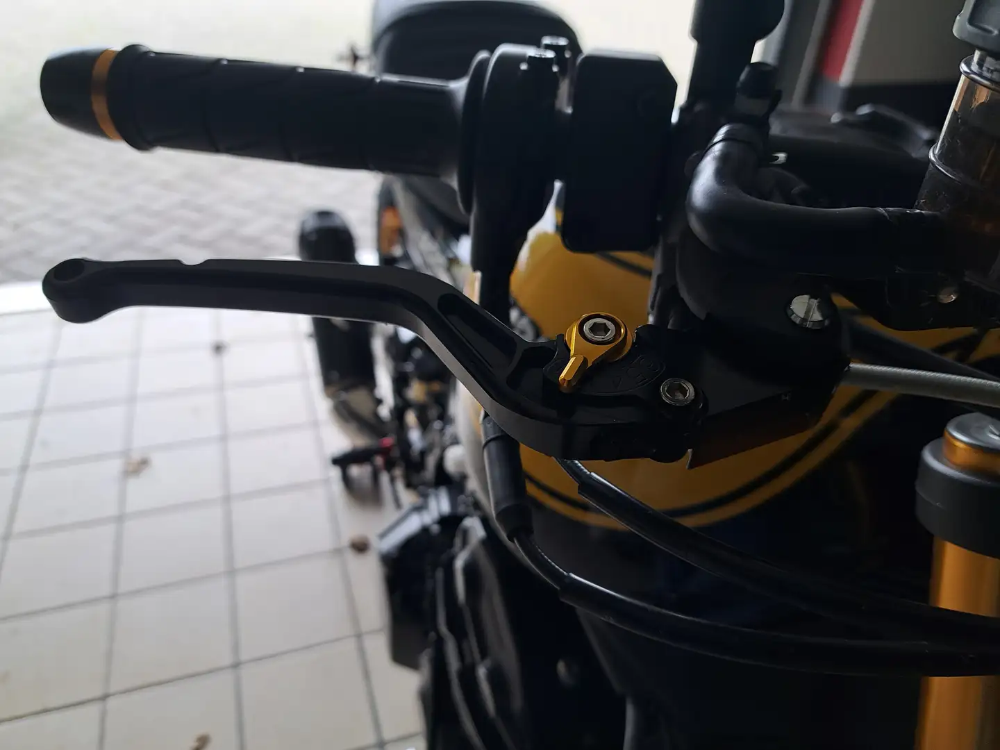 Kawasaki Z 900 Geel - 2