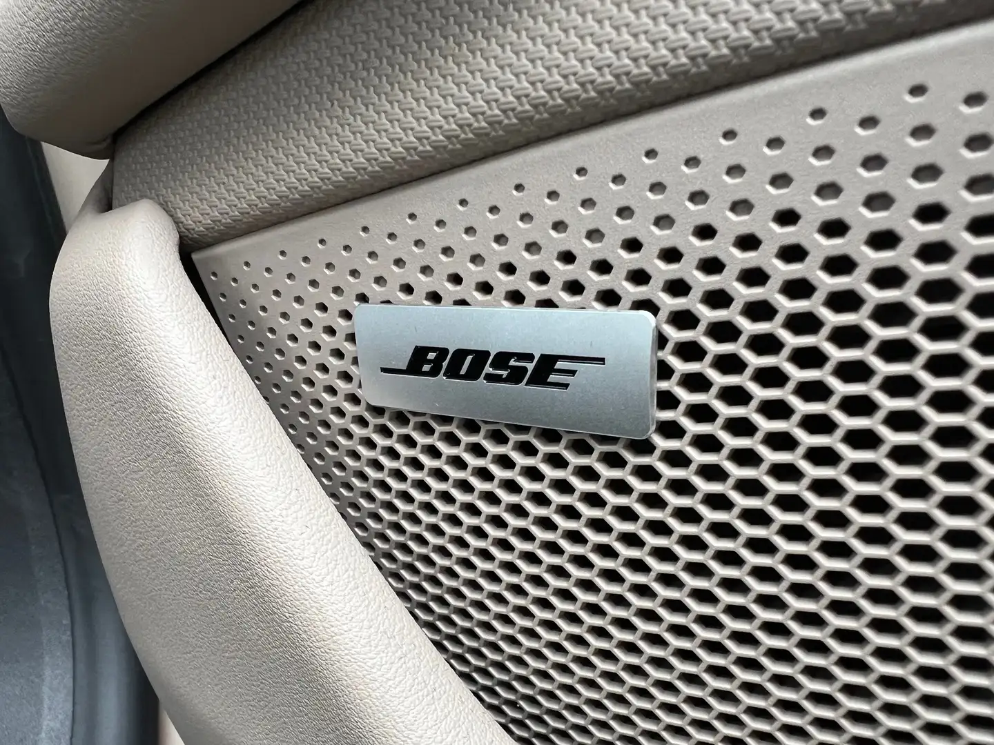 Porsche Taycan 4 Beige - 1