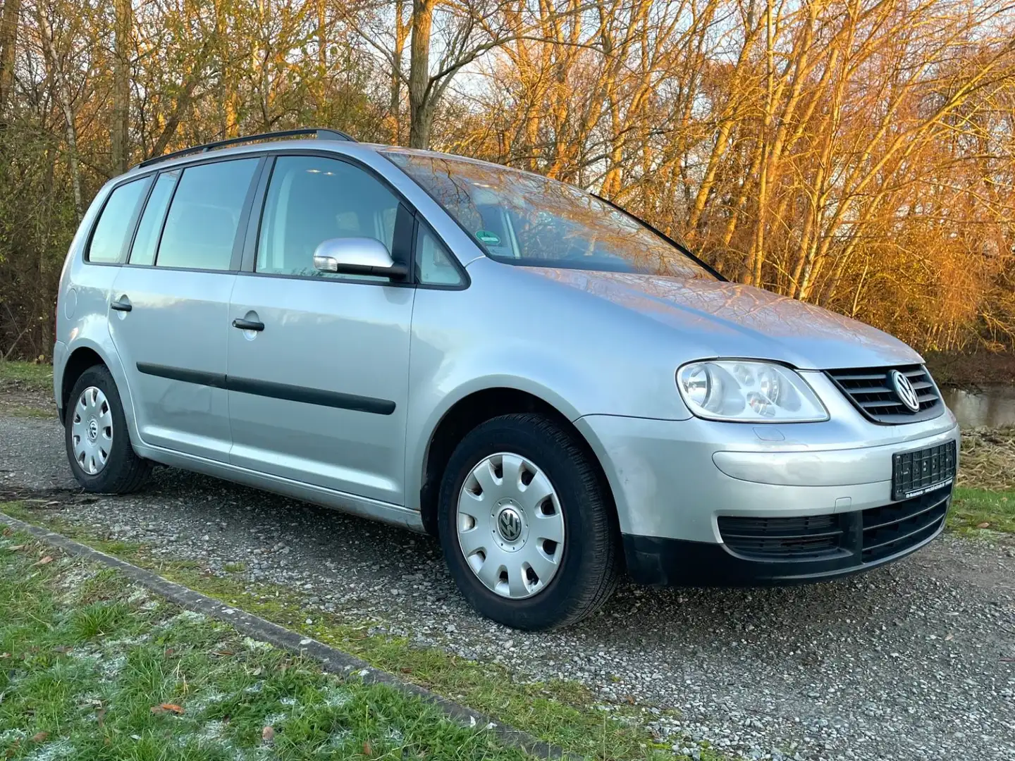 Volkswagen Touran 1.6l MPI 64T-Km! 1.Hand! Tüv=Neu! Euro4! Silber - 1