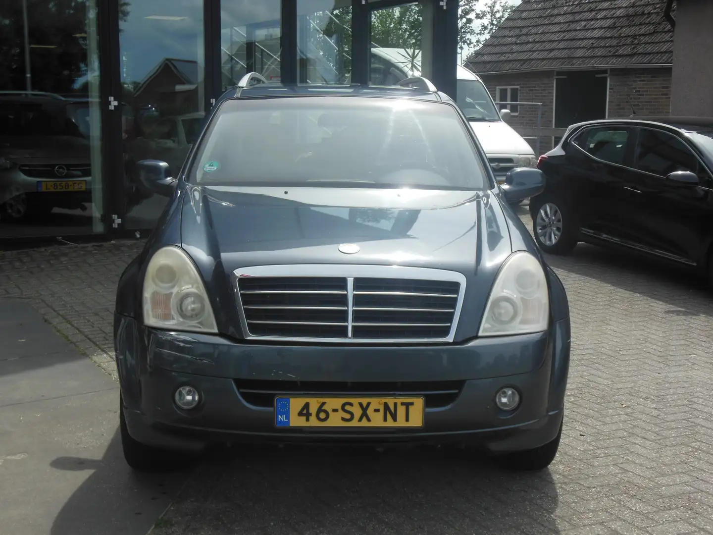 SsangYong Rexton RX 270 Xdi Staat in De Krim Gris - 2