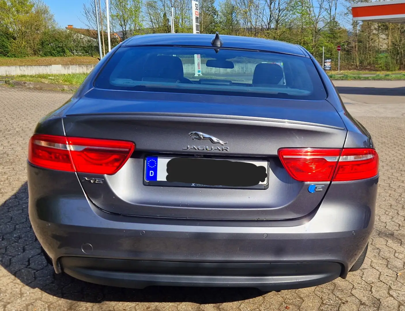 Jaguar XE XE E-Performance Aut. R-Sport.  kamera Grau - 2