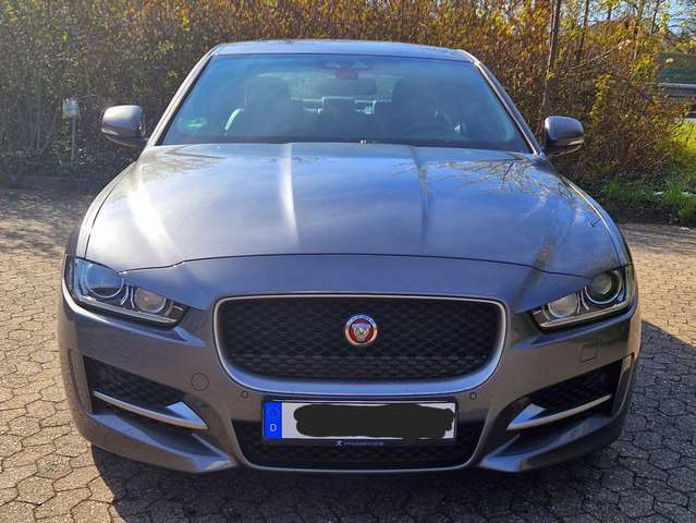 Imagine Jaguar XE XE E-Performance Aut. R-Sport.  kamera