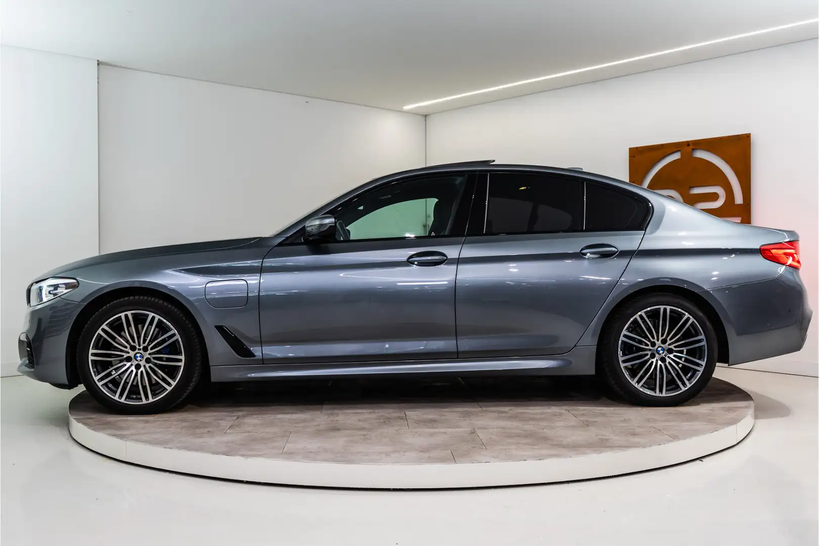 BMW 530 5-serie 530e iPerformance High Executive M-Sport | Grijs - 2