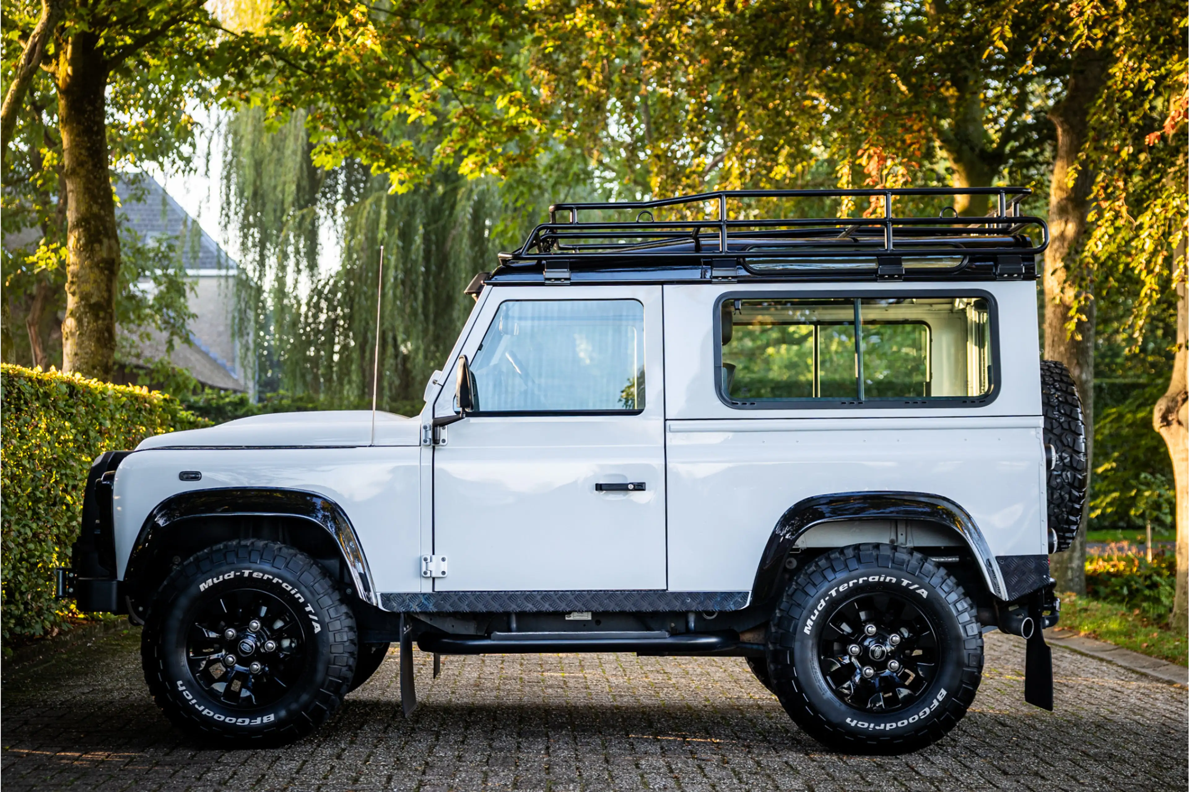 Land Rover Defender 2.2 D SW 90" SE Nieuw Lier Roofrack — photo 3