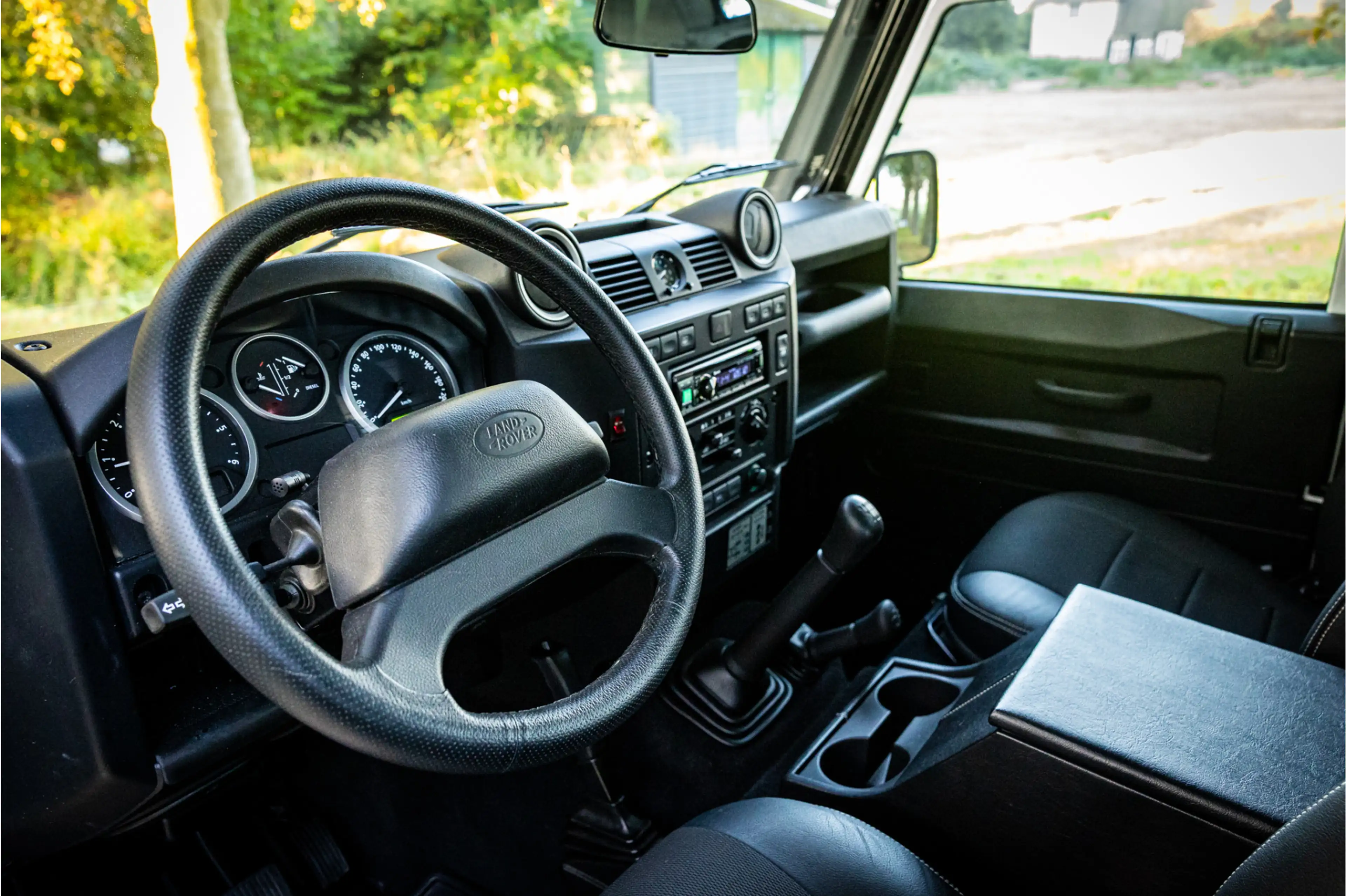 Land Rover Defender 2.2 D SW 90" SE Nieuw Lier Roofrack — photo 5