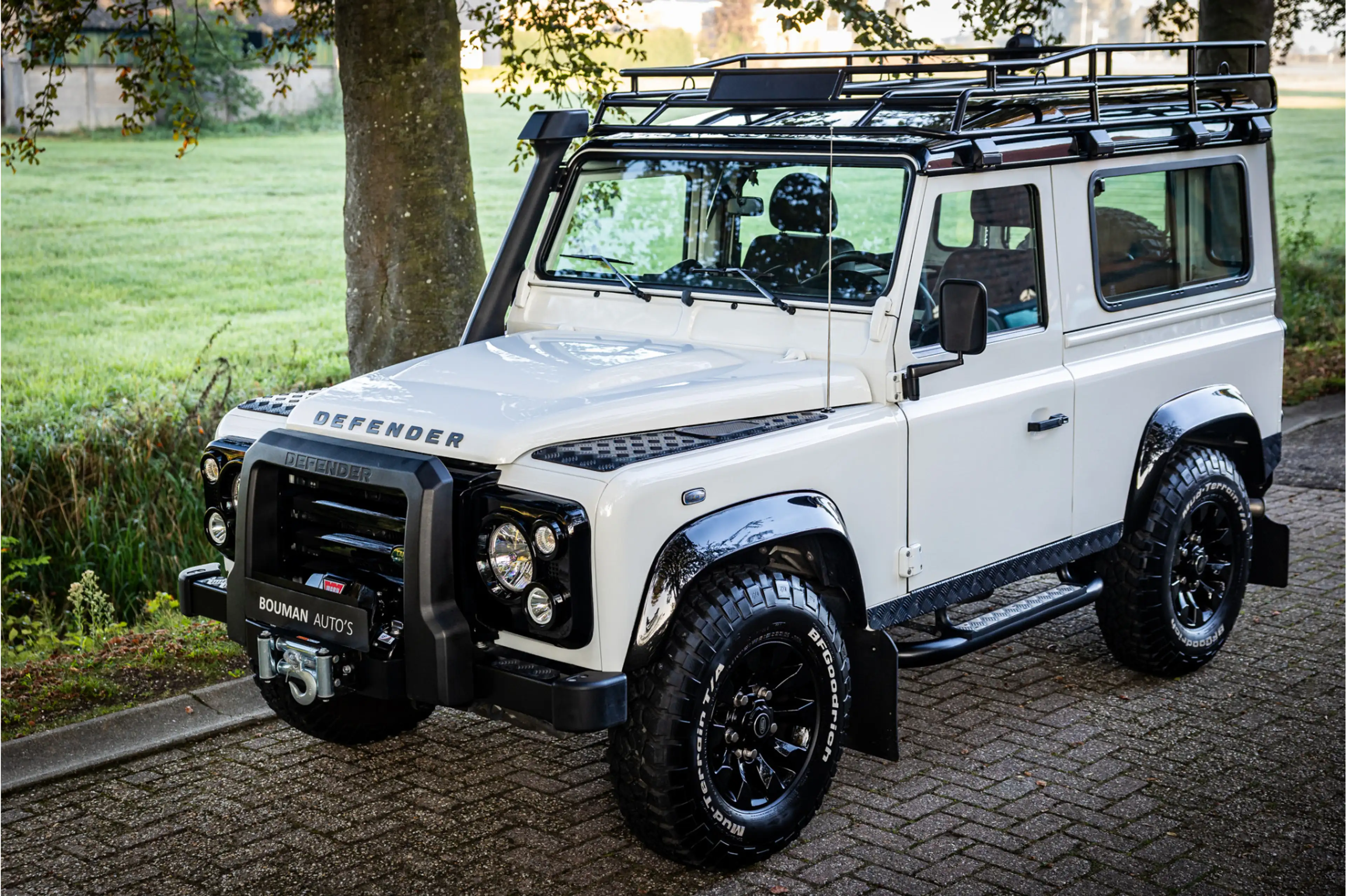 Land Rover Defender 2.2 D SW 90" SE Nieuw Lier Roofrack — photo 13