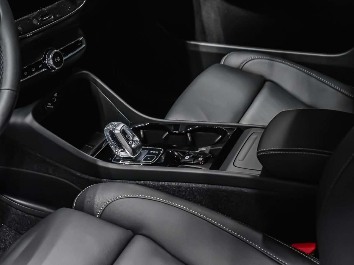 2026 Volvo XC40 Ultra (Dark Theme) thumb 7