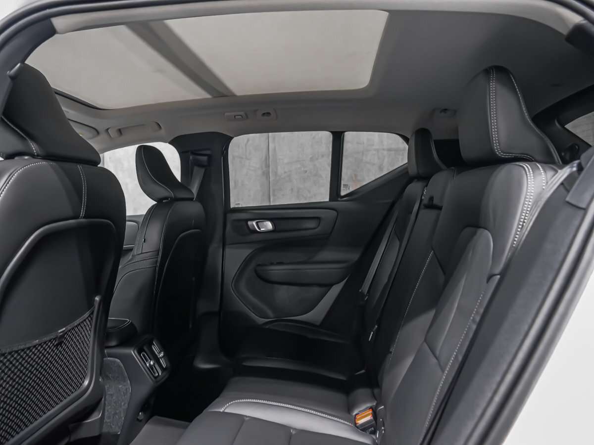 2026 Volvo XC40 Ultra (Dark Theme) thumb 12