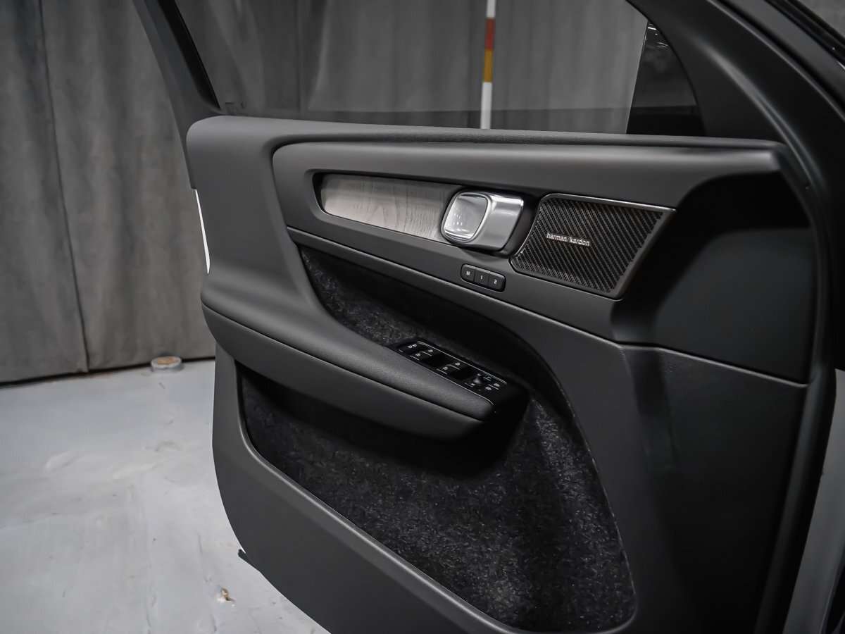 2026 Volvo XC40 Ultra (Dark Theme) thumb 9