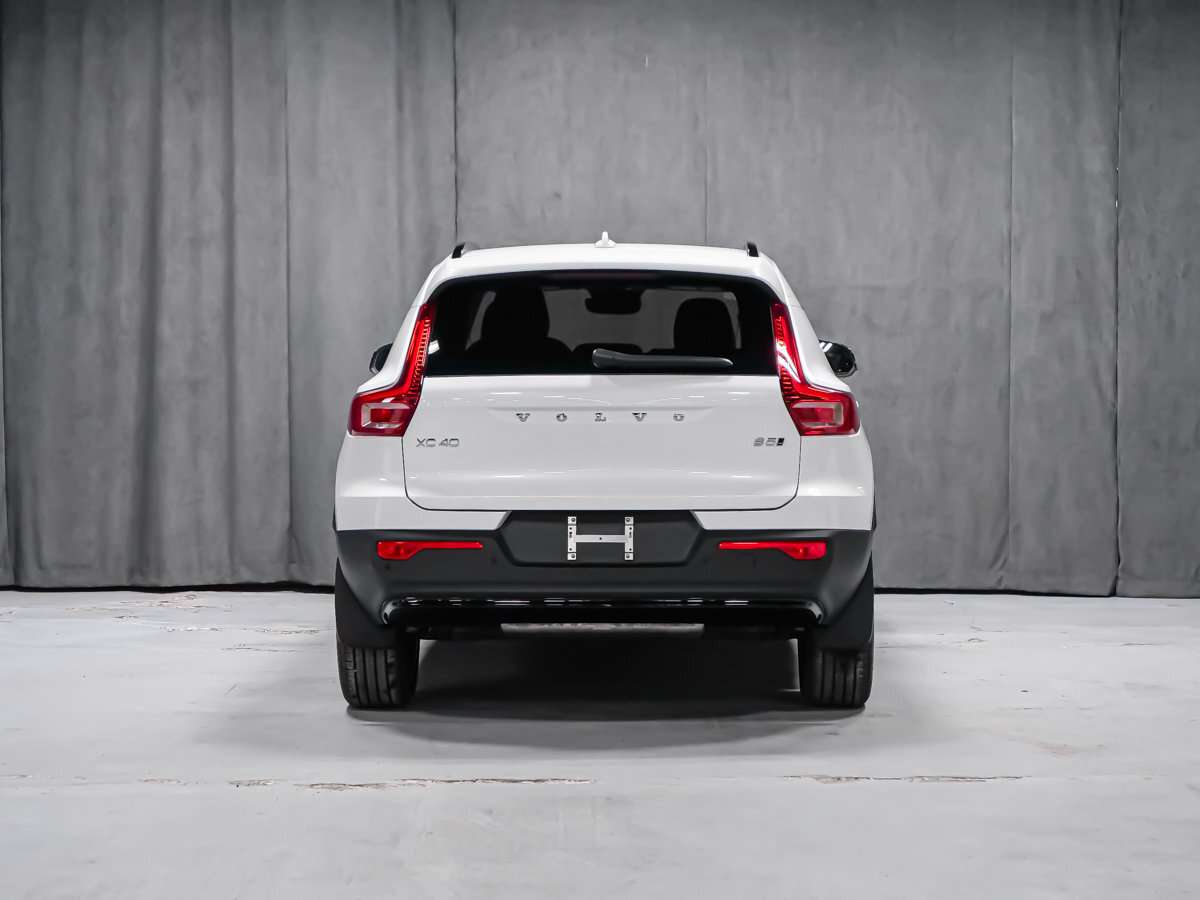 2026 Volvo XC40 Ultra (Dark Theme) alt 5