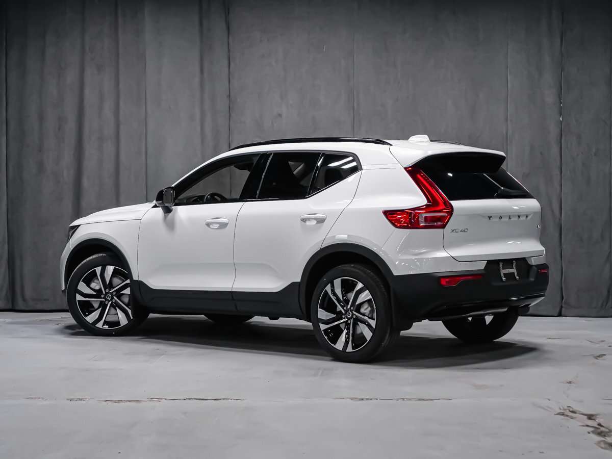 2026 Volvo XC40 Ultra (Dark Theme) alt 4
