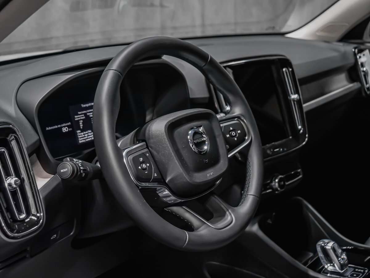 2026 Volvo XC40 Ultra (Dark Theme) thumb 8
