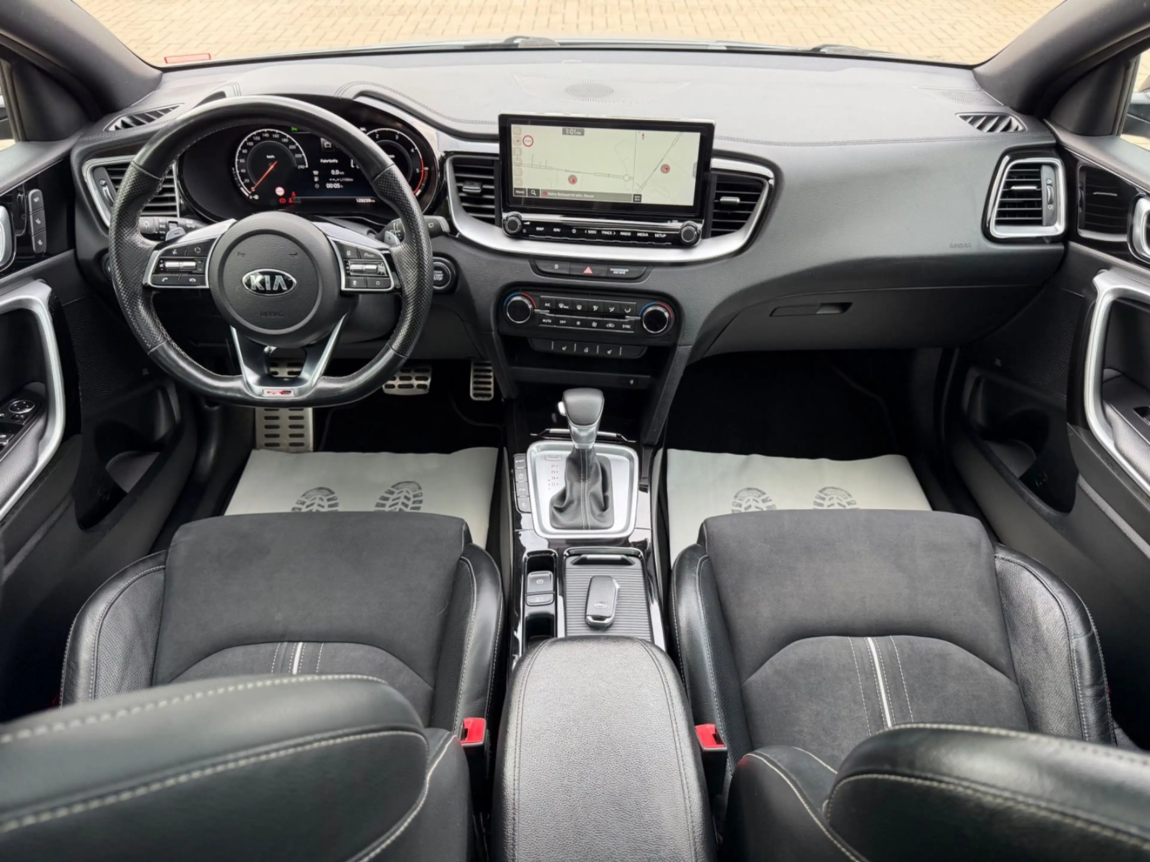 Kia ProCeed / pro_cee'd GT Line Navi Leder Pano Voll — photo 13