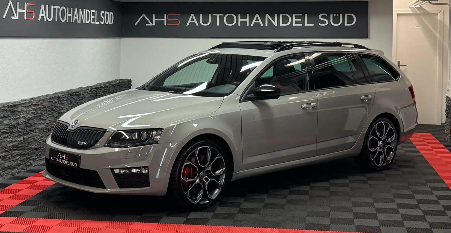 Skoda Octavia RS*PANORAMA*LEDER*KAMERA*AHK*STHZG* Grau - 1