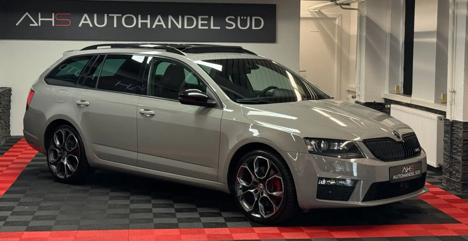 Skoda Octavia RS*PANORAMA*LEDER*KAMERA*AHK*STHZG* Grau - 2