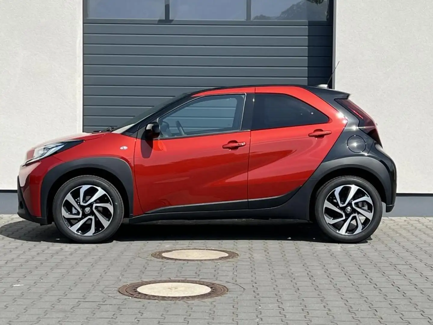 Toyota Aygo X Style 1,0-l-VVT-i 53KW Winter 53 kW (72 PS), Sc... Rot - 2