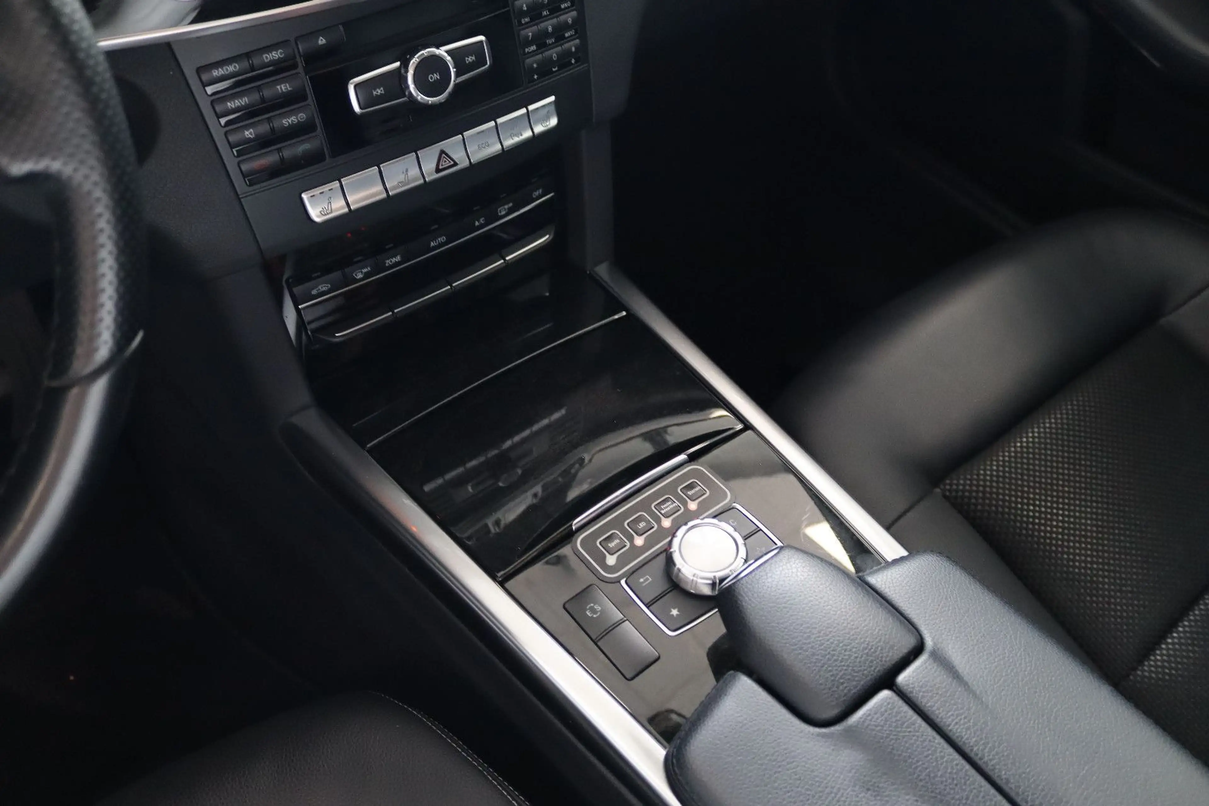 Mercedes-Benz E 250 Huiskamp Bestattungswagen / Leichenwagen — photo 12
