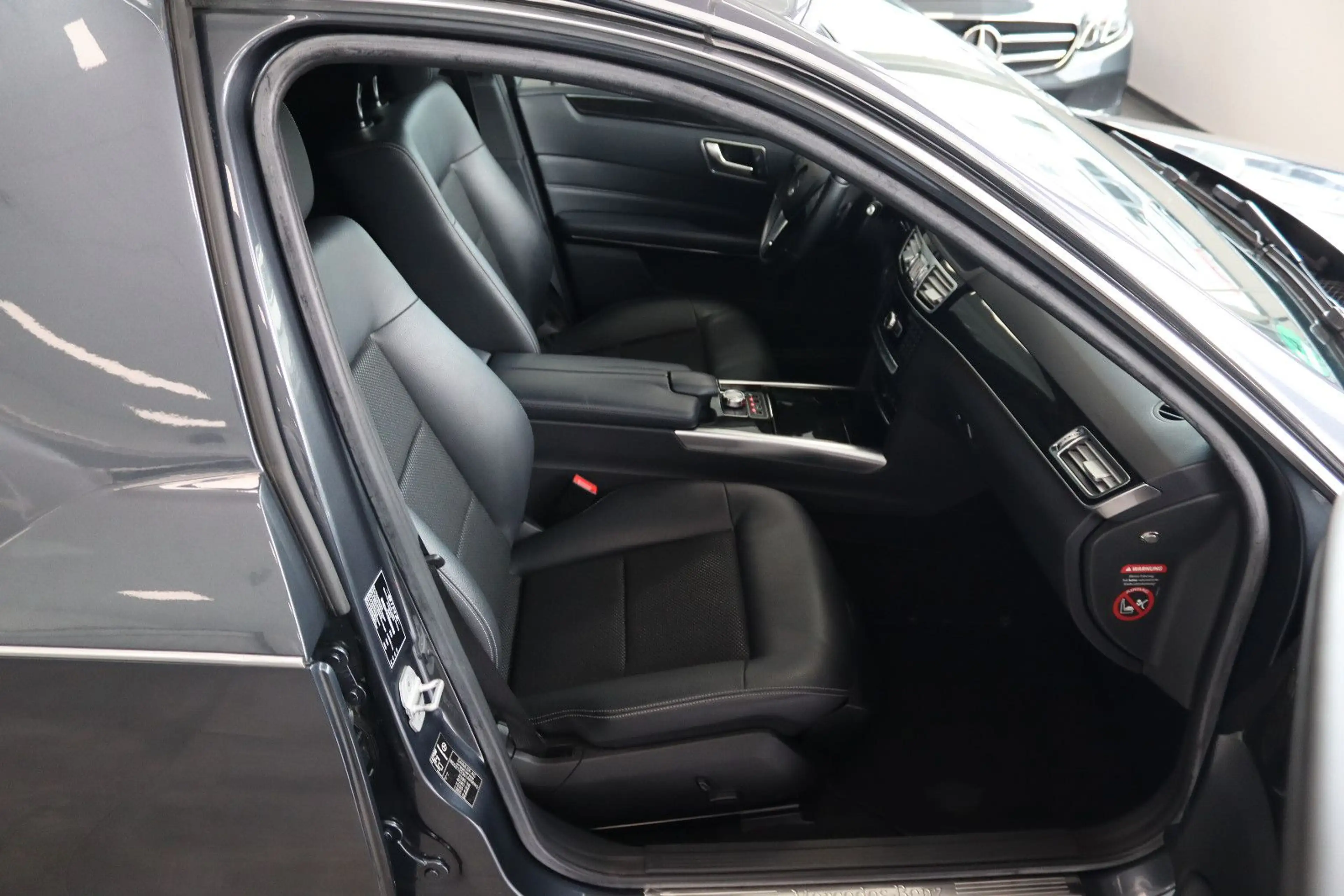 Mercedes-Benz E 250 Huiskamp Bestattungswagen / Leichenwagen — photo 13