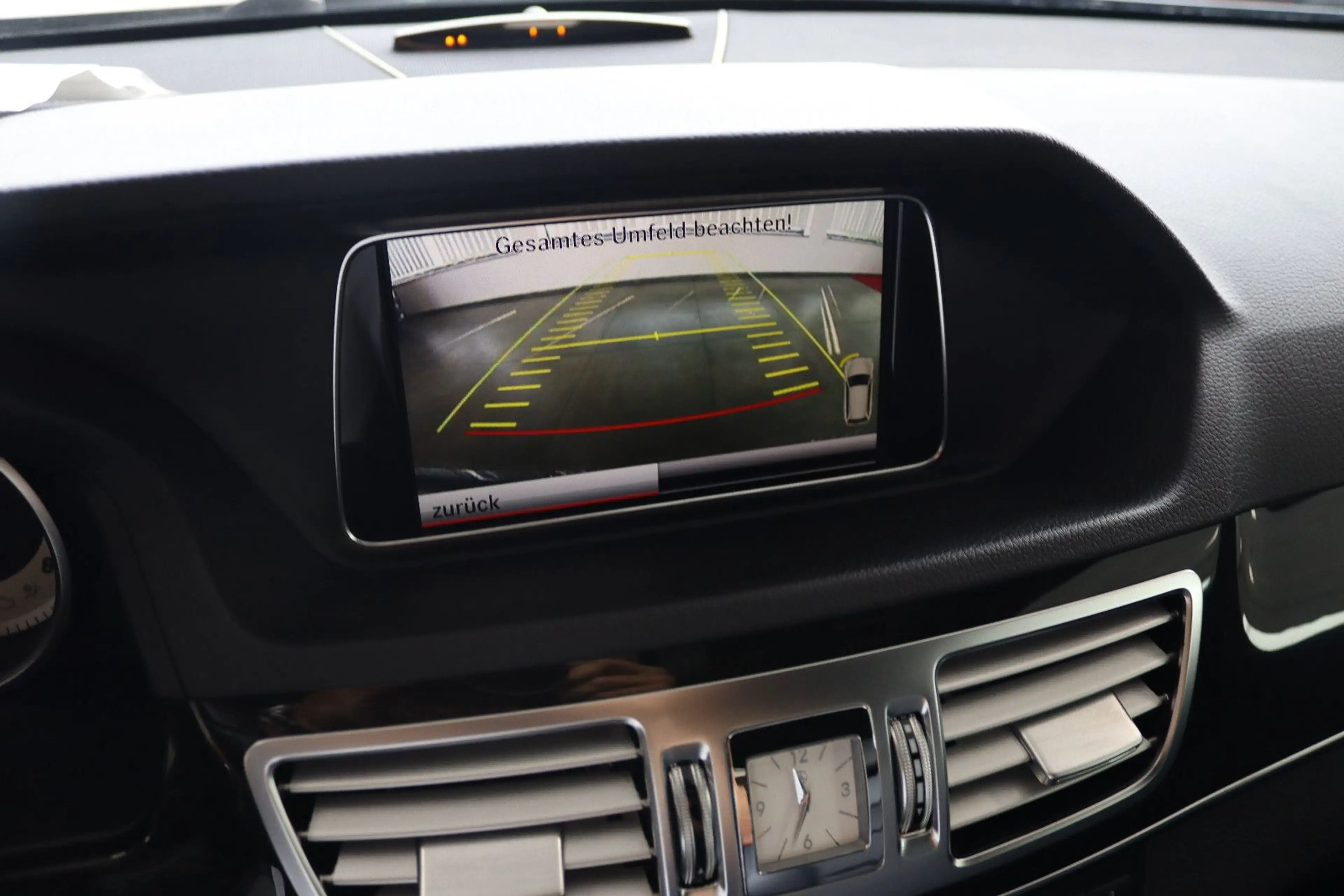 Mercedes-Benz E 250 Huiskamp Bestattungswagen / Leichenwagen — photo 11