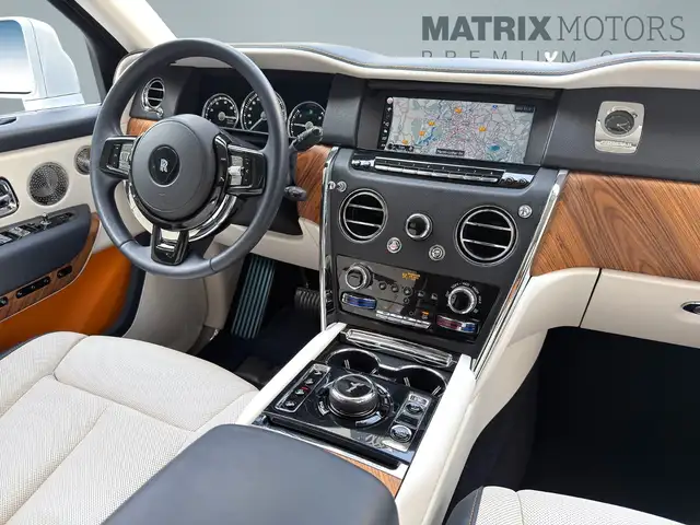 Rolls-Royce Cullinan view 7