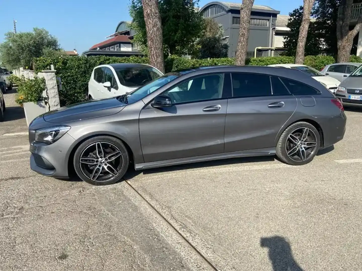 Mercedes-Benz CLA 200 CLA 180 d Executive Grau - 1
