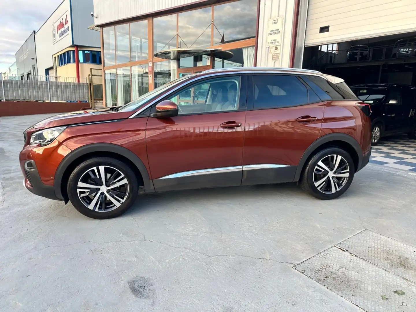 Peugeot 3008 1.5BlueHDi Allure S&S 130 Beige - 1