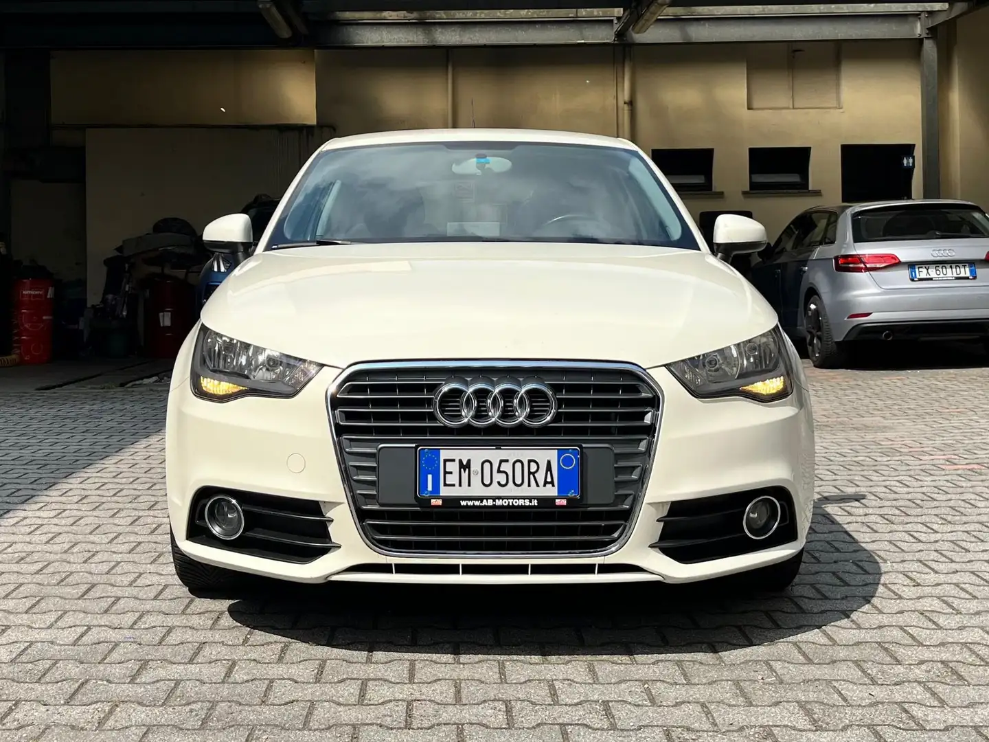 Audi A1 A1 1.2 TFSI Attraction Beige - 2