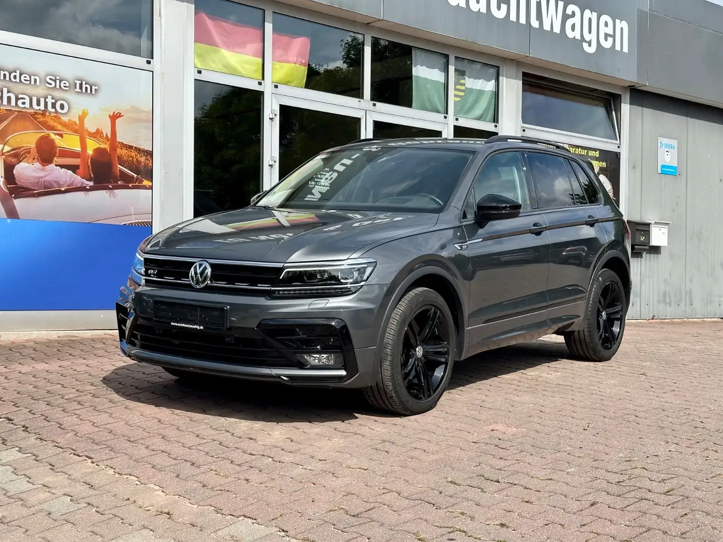 Volkswagen Tiguan Highline 4Motion*Automatic*R-Line* Gris - 1