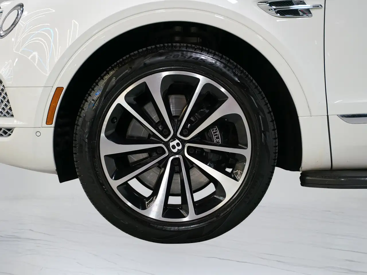 Bentley Bentayga снимка Bentley Bentayga