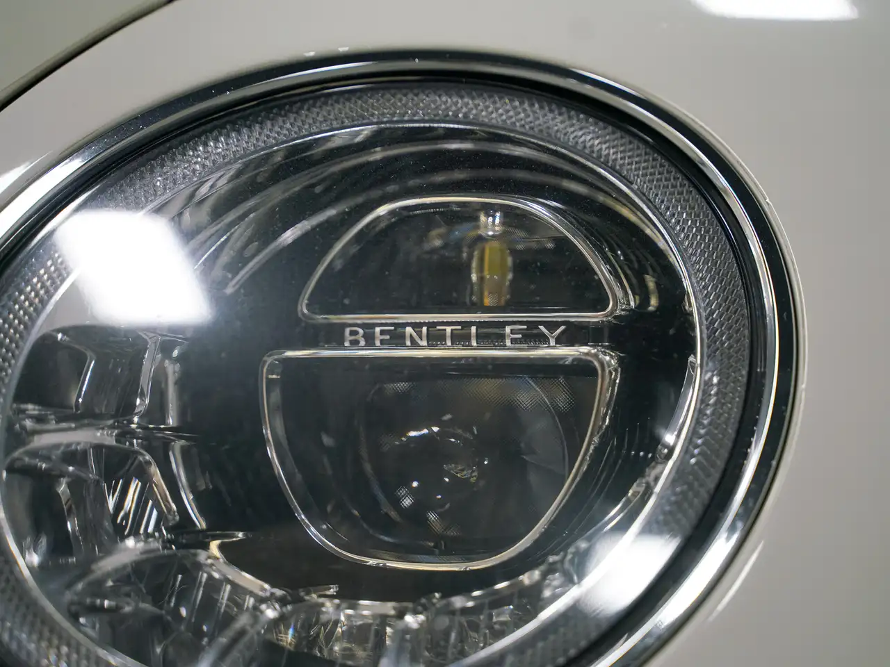 Bentley Bentayga снимка Bentley Bentayga