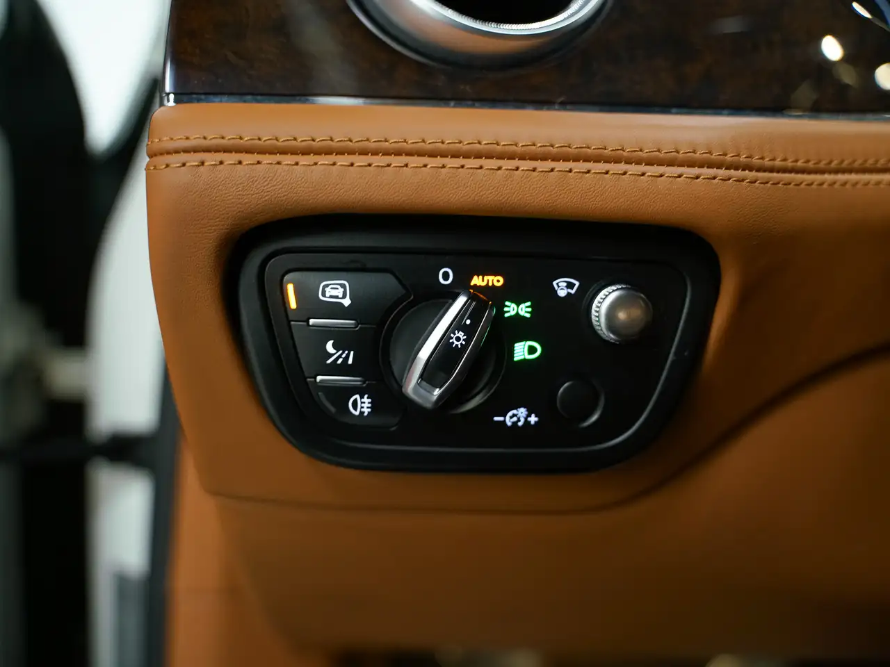 Bentley Bentayga снимка Bentley Bentayga