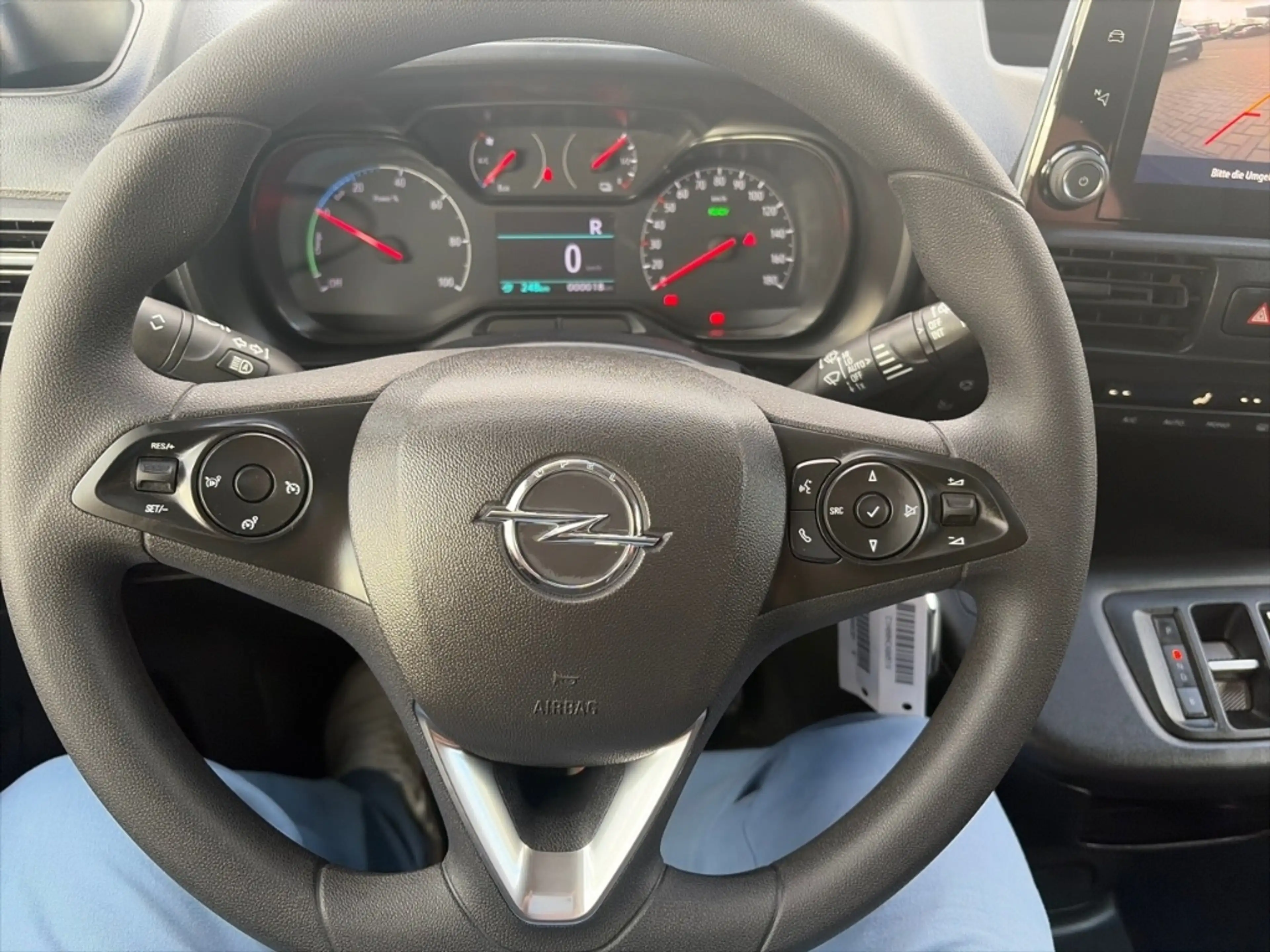 Opel Combo Cargo-e Basis Apple CarPlay Android Auto Mehrzonen — photo 16