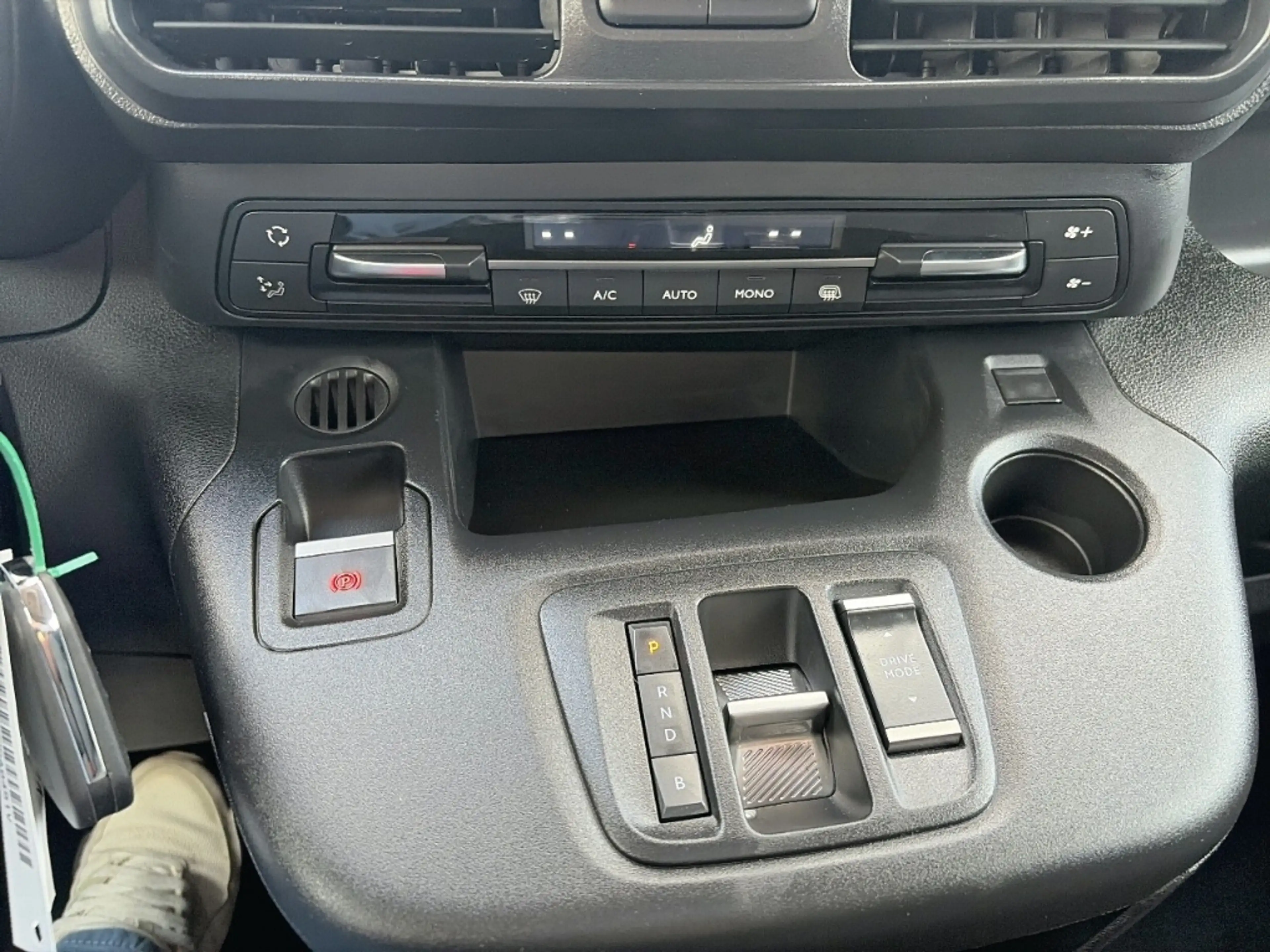 Opel Combo Cargo-e Basis Apple CarPlay Android Auto Mehrzonen — photo 13