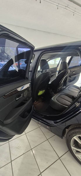 BMW 218 218 d Luxury Line — photo 18