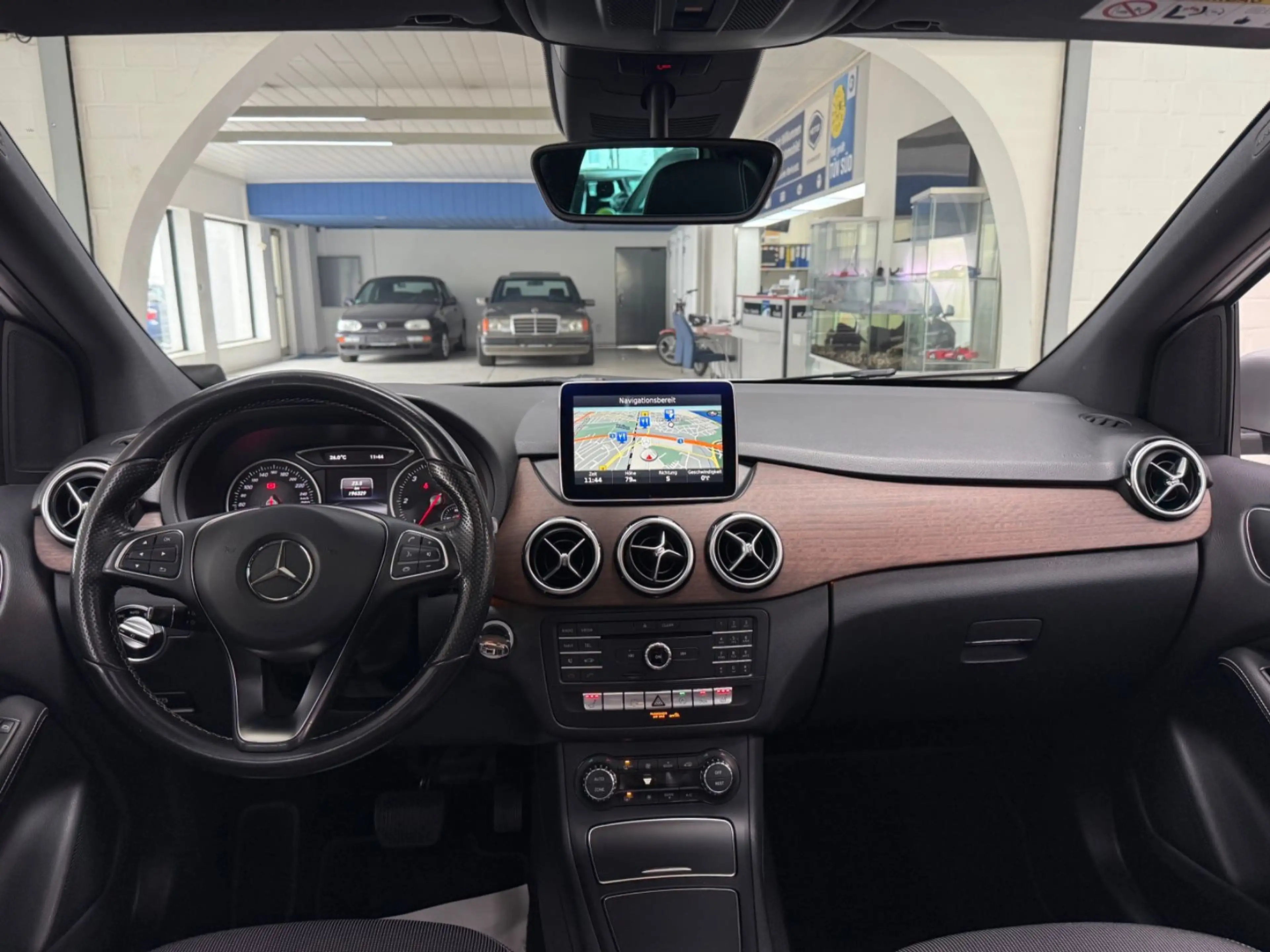 Mercedes-Benz B 220 CDI / d Urban LED PANO NAVI — photo 12